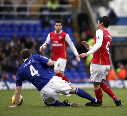Brutal entrada de Taylor, Birmingham City, a Eduardo da Silva