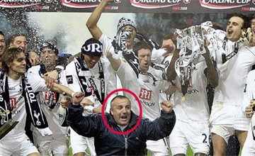 Un ‘fan’ se cuela en la celebración del Tottenham