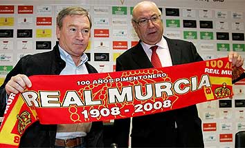 Clemente es presentado como nuevo técnico del Murcia