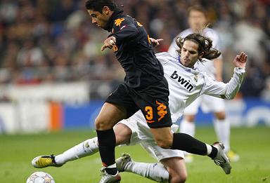 Gago en la eliminatoria contra la Roma