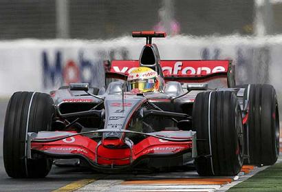 Hamilton consigue la pole en Australia