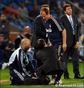 Robben se lesionó tras una dura entrada de Quique Alvarez