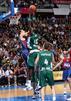 Unicaja vence al Barça en la Euroliga
