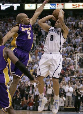 Deron Williams hizo un gran cuarto partido ante los Lakers