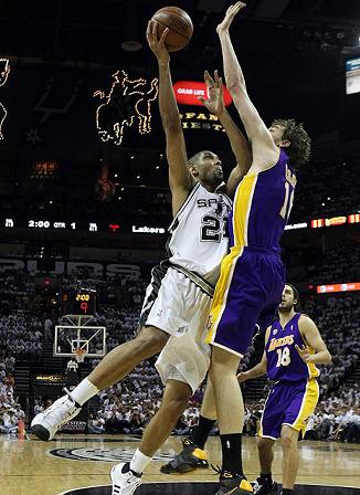 Duncan frente a Pau Gasol