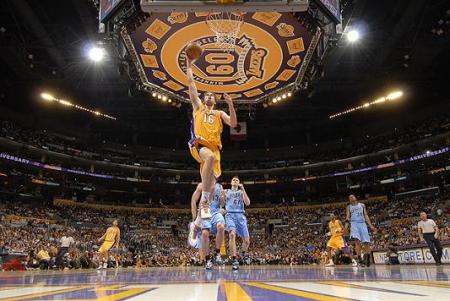 Pau Gasol fue decisivo en la victoria de los Lakers en el cuarto partido ante Utah Jazz