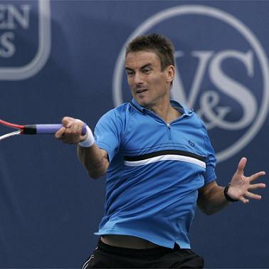 Tommy Robredo pasa a segunda ronda en Cincinnati