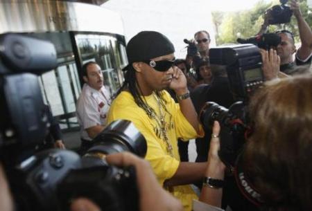 Ronaldinho es traspasado al Milan