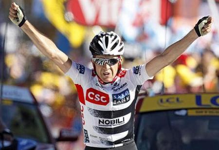 Carlos Sastre se coloca lider del Tour al ganar en Alpe Dhuez