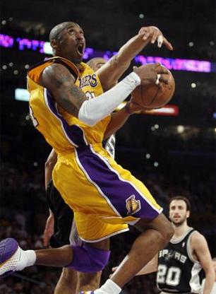 Kobe Bryant no se operara de su lesion