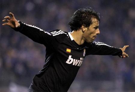 Van Nilstelrooy decisivo en la victoria del R.Madrid frente al Zenit